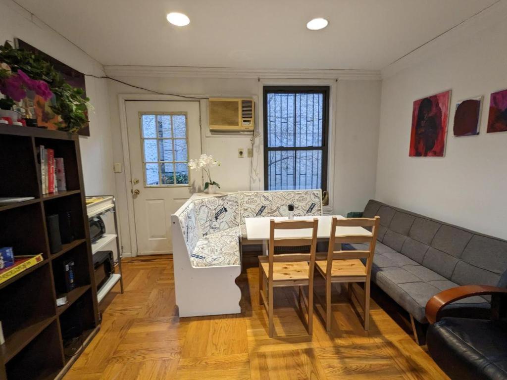 דירות ניו יורק Fawlty Towers In Williamsburg מראה חיצוני תמונה